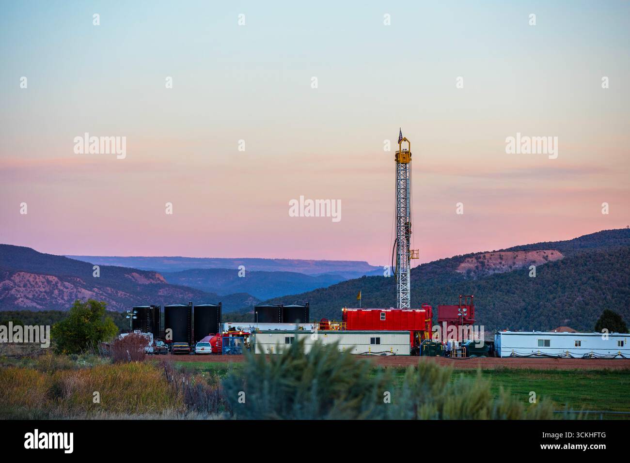 Drilling office hi-res stock photography and images - Alamy