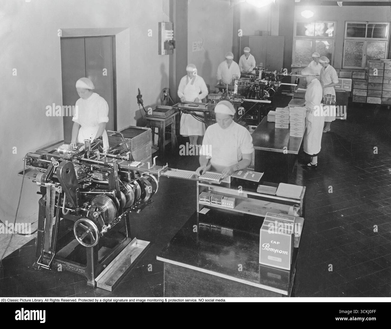 Manufacturing company 1930s hi-res stock photography and