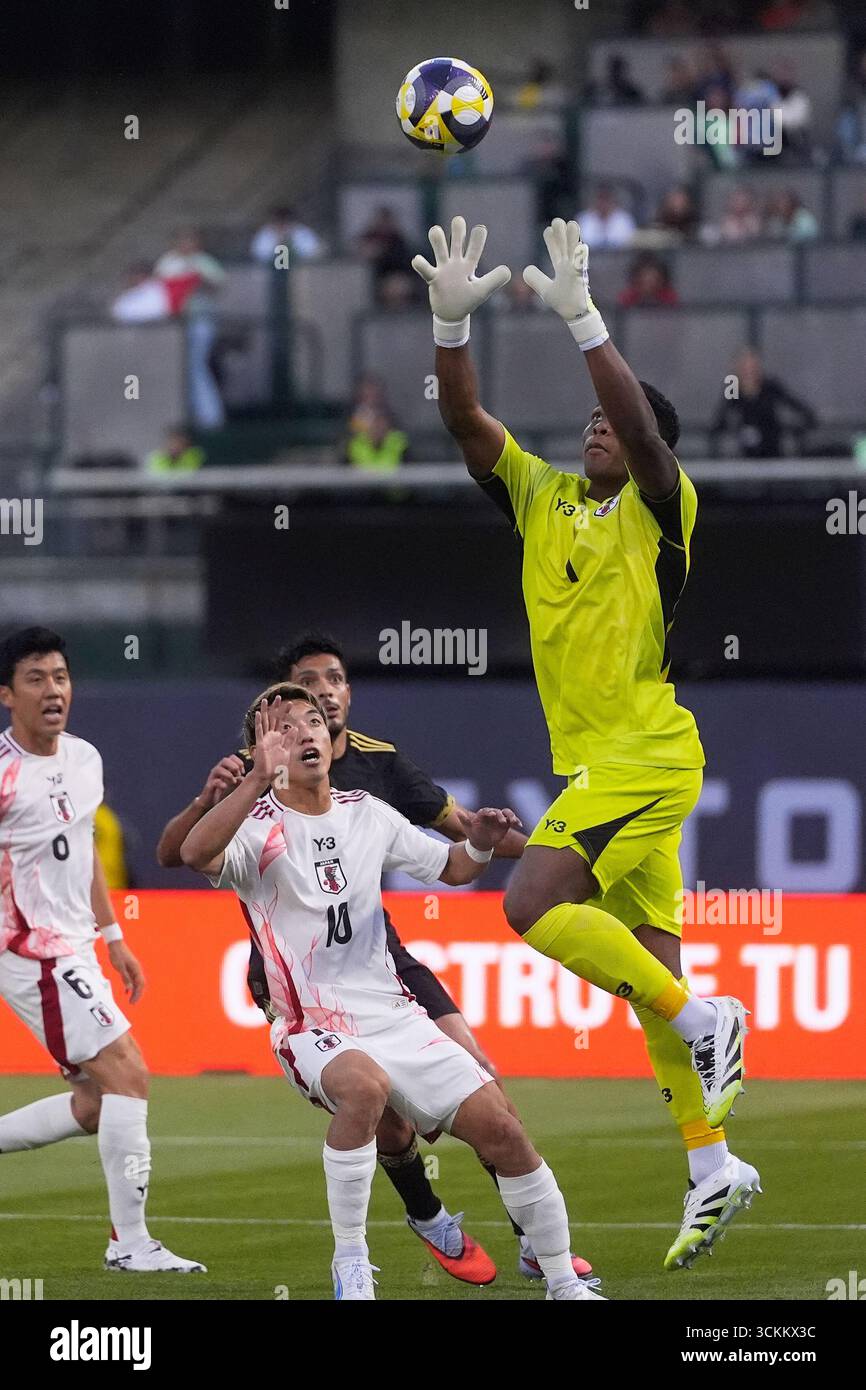Japan S Zion Suzuki Right During An Friendly Soccer Game Against Mexico In Japans Zion Suzuki Right During An Friendly Soccer Game Against Mexico In Oakland Calif Saturday Sept 6 2025 Ap Photojeff Chiu 3CKKX3C