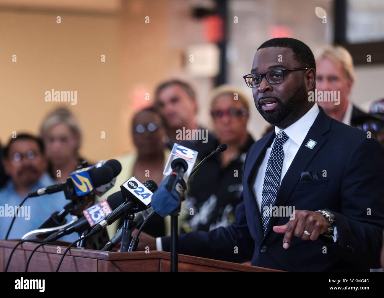 Memphis Mayor Paul Young speaks about the deployment of the National ...