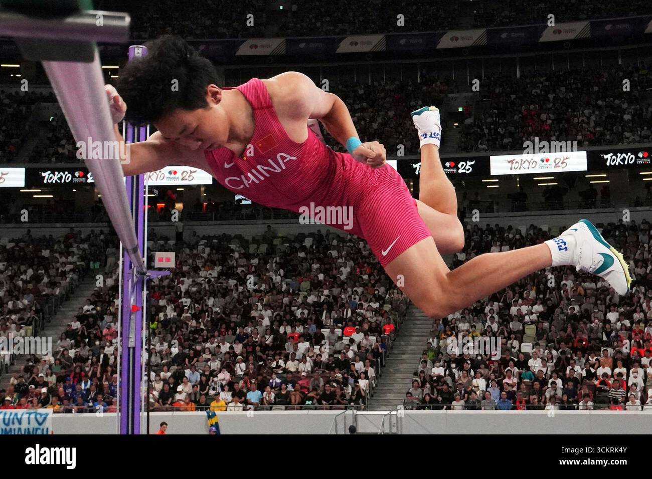 China's Tao Zhong makes an attempt in the men's pole vault ...
