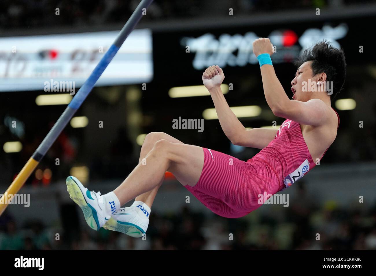 China's Zhong Tao reacts as he competes in the men's pole vault ...