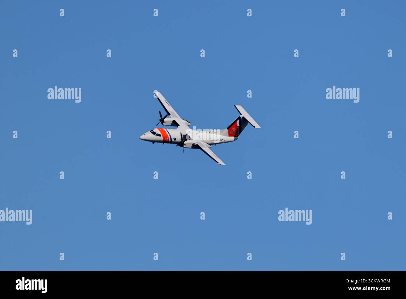 Dash 8 100 hi-res stock photography and images - Alamy