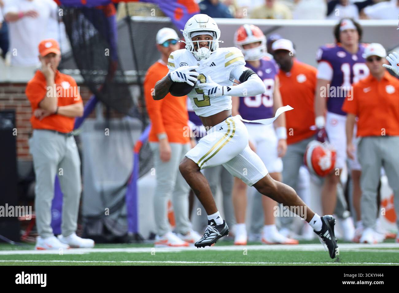 Georgia Tech wide receiver Eric Rivers (3) runs with the football after ...