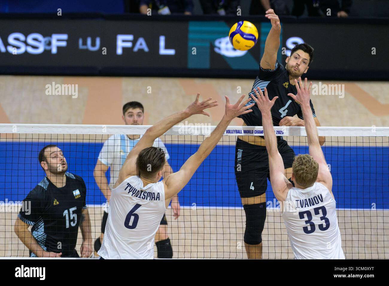Quezon City, Manila, Philippines. 14th Sep, 2025. Finland vs Argentina in the Pool Phase during the FIVB Mens Volleyball World Championship 2025 in Manila, Philippines. Argentina win in a 5 set match. ArgentinaÃs Joaquin GALLEGO at the net (Credit Image: © Jayne Russell/ZUMA Press Wire) EDITORIAL USAGE ONLY! Not for Commercial USAGE! Stock Photo