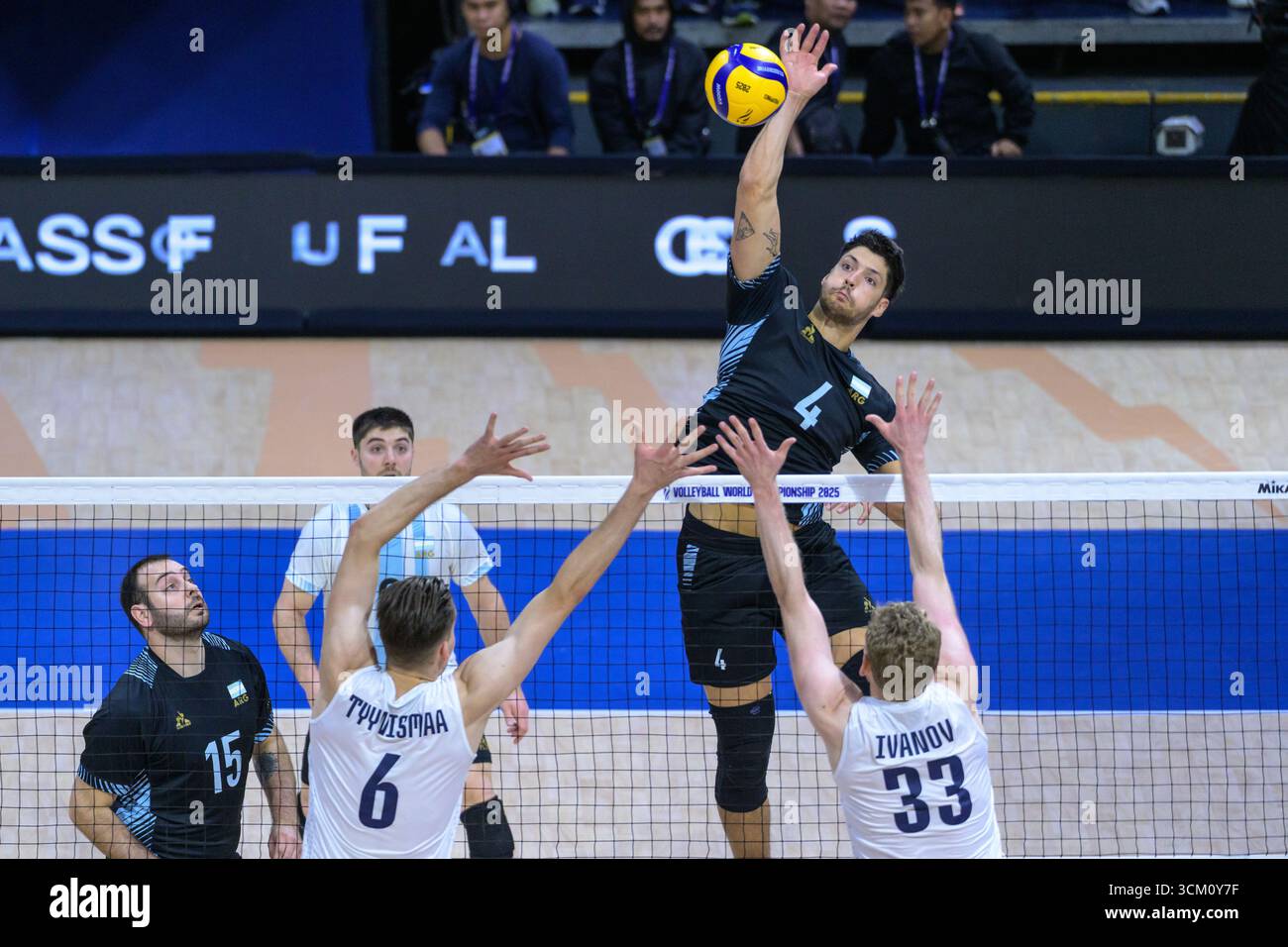 Quezon City, Manila, Philippines. 14th Sep, 2025. Finland vs Argentina in the Pool Phase during the FIVB Mens Volleyball World Championship 2025 in Manila, Philippines. Argentina win in a 5 set match. ArgentinaÃs Joaquin GALLEGO at the net (Credit Image: © Jayne Russell/ZUMA Press Wire) EDITORIAL USAGE ONLY! Not for Commercial USAGE! Stock Photo