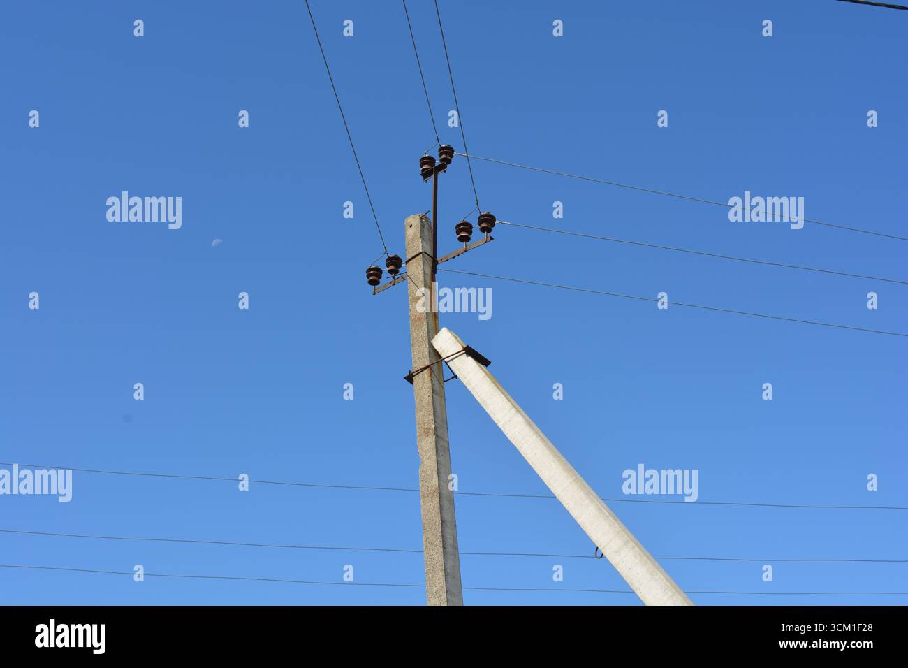 Equipment, overhead power line support with power lines, reinforced ...