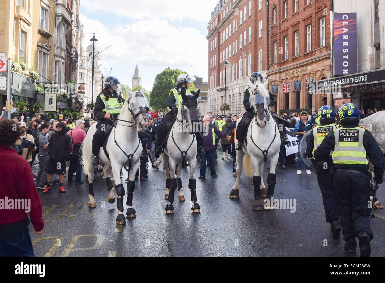 London, UK. 13th September 2025. Riot police on horses keep far-right ...