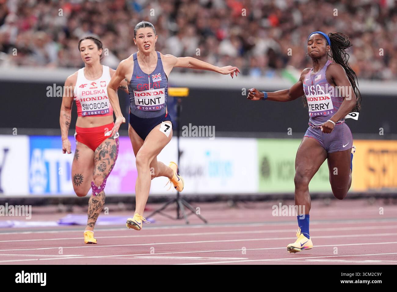 Amy Hunt of Great Britain (centre) finishes third in the Women's 100 ...