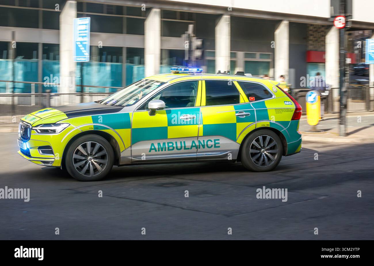 emergency-response-ambulance-vehicle-in-motion-on-newcastle-city-street