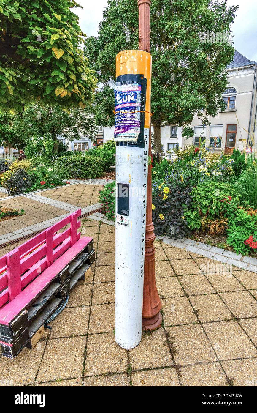 Cigarette street hi-res stock photography and images