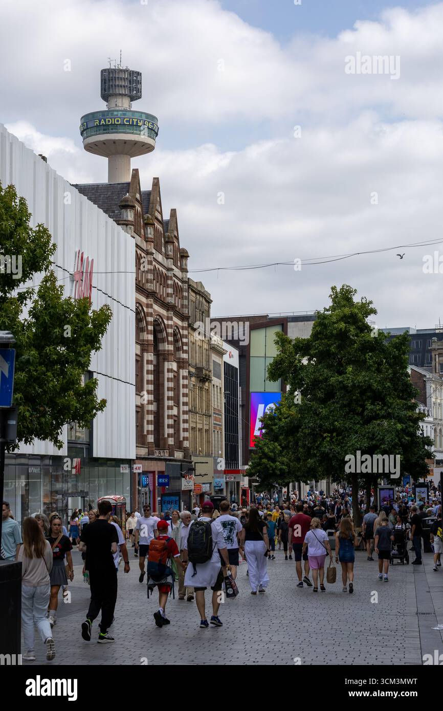 Bustling scene diverse crowd hi-res stock photography and images - Alamy