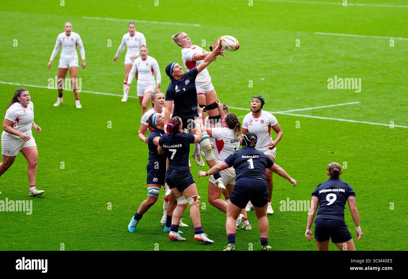 England's Rosie Galligan wins the line up during the Women's Rugby ...