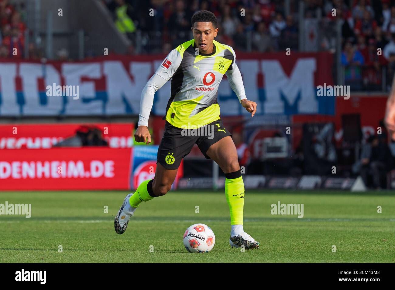 FC Heidenheim vs Borussia Dortmund (13.09.2025) Voith Arena Jobe Bellingham Stock Photo