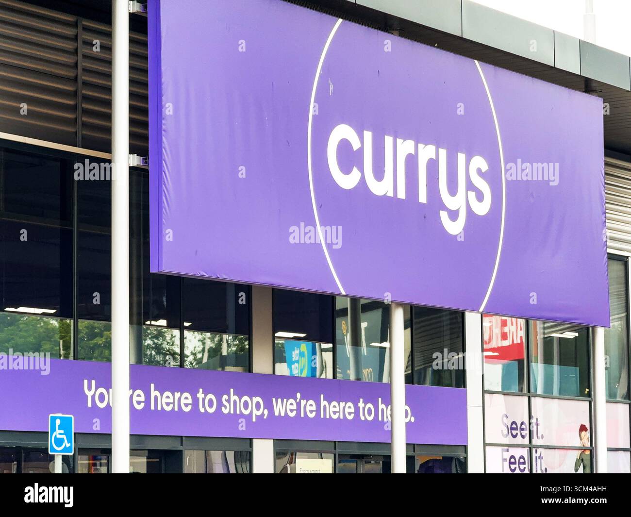 Basingstoke, Hampshire, England, UK - 19 July 2025: Front exterior view of a branch of Currys in a retail park in Basingstoke. - Smartphone Captured Stock Image