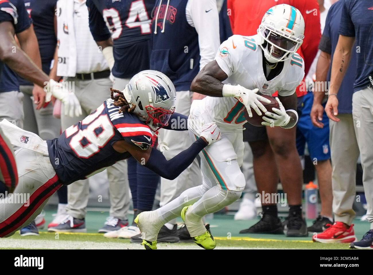 New England Patriots' Alex Austin stops Miami Dolphins' Tyreek Hill ...