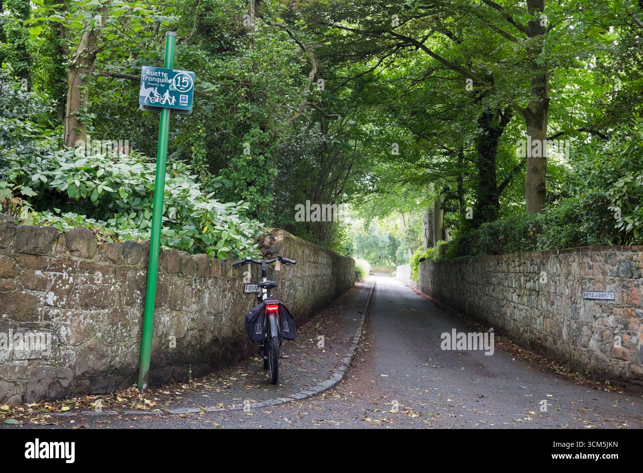 Small road called Ruette Tranquille, Speed limit of 15 m/h, Ruette de la Generotte, Guernsey Island, Bailiwick of Guernsey, United Kingdom Stock Photo