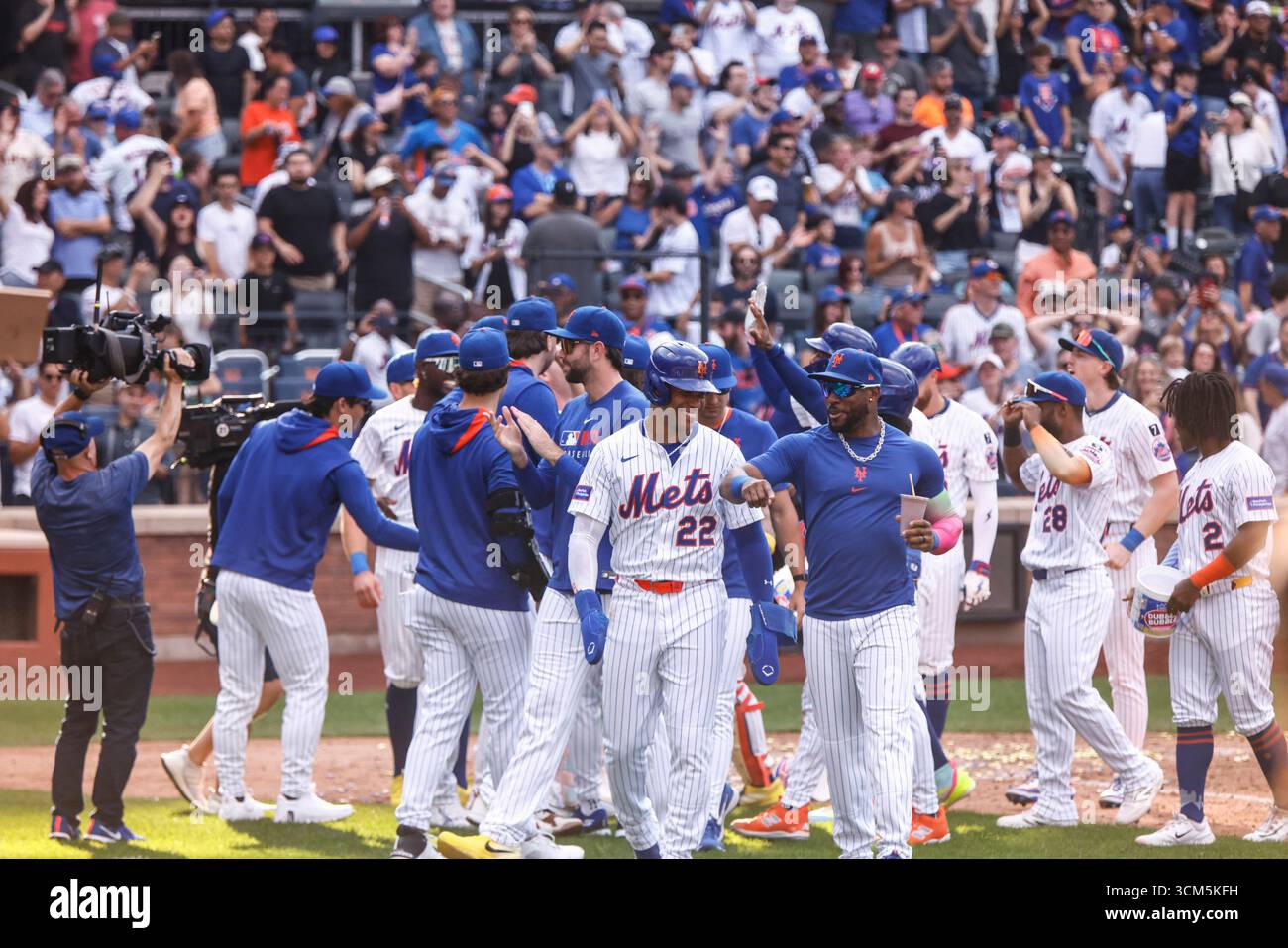 New York Mets players celebrate after winning a baseball game against ...