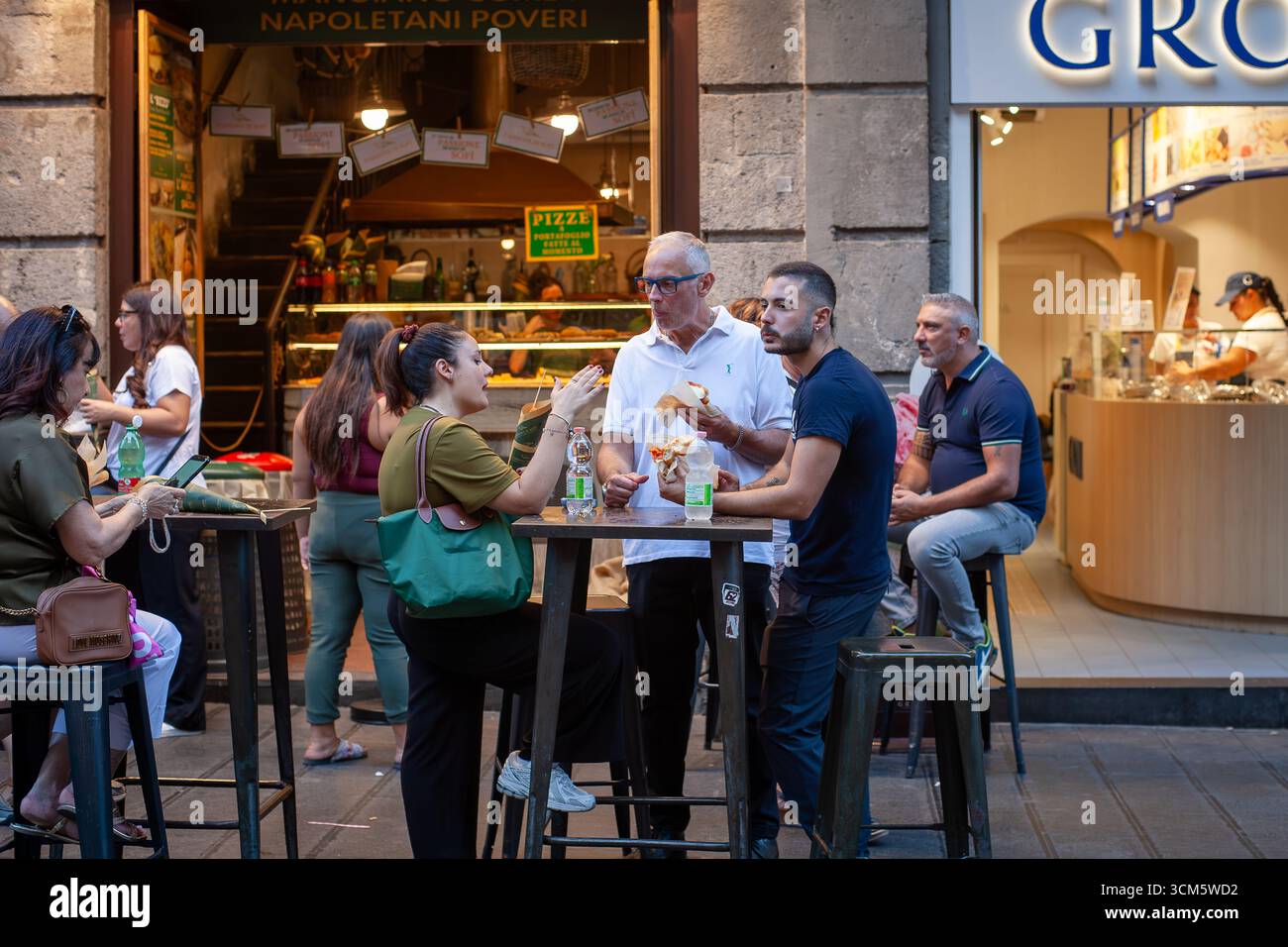 Must try pizza place in Florence @PizzagnoloFirenze 🍕 I've been coming to  @pizzagnolo since 2020, and it has been one of my favorite pizza places  ever since! I just love how fluffy the crust is. Plus ..., image size:1300x956