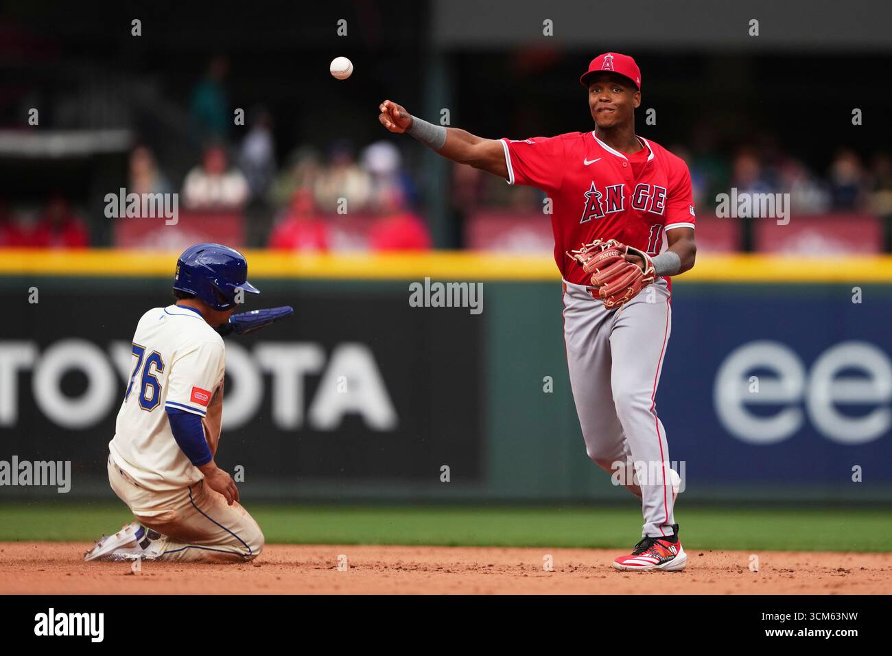 Los Angeles Angels shortstop Denzer Guzman (13) throws to first base ...