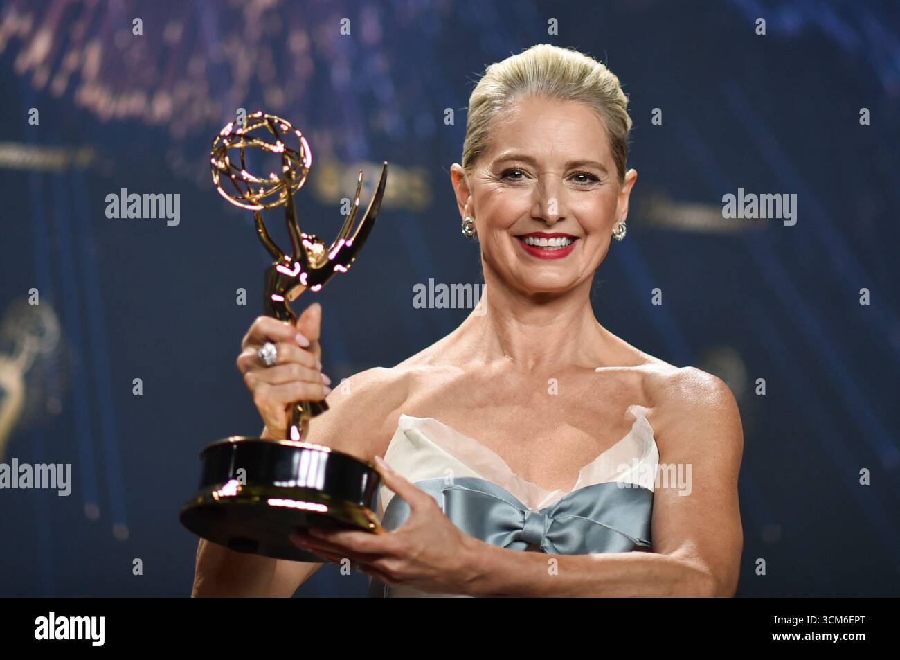 Katherine LaNasa, winner of the award for outstanding supporting