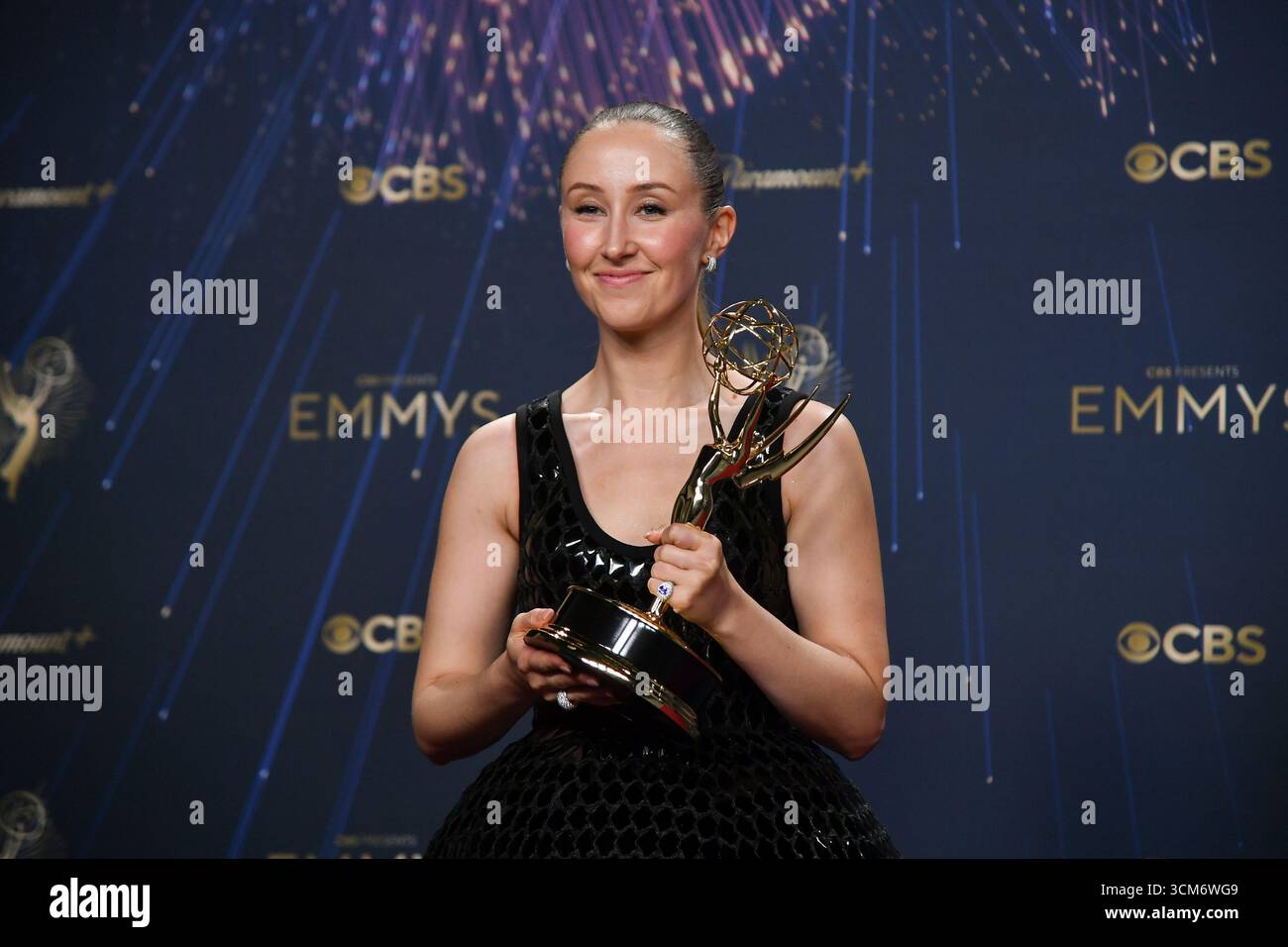 Erin Doherty, winner of the award for outstanding supporting actress in(01)