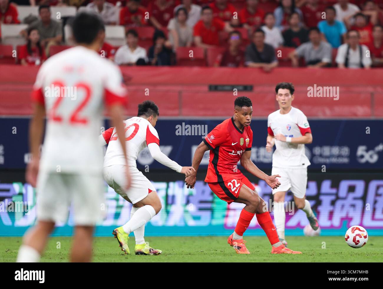 Shanghai Port Football Club defeated Yunnan Yukun Football Club with 4 ...