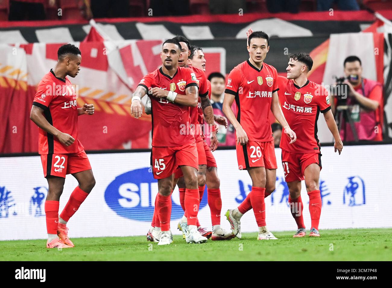 Shanghai Port Football Club defeated Yunnan Yukun Football Club with 4 ...