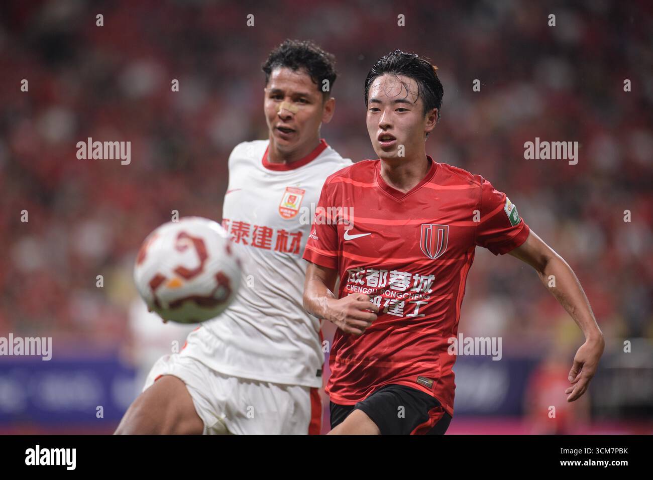 Chengdu Rongcheng Football Club defeated Changchun Yatai Football Club ...