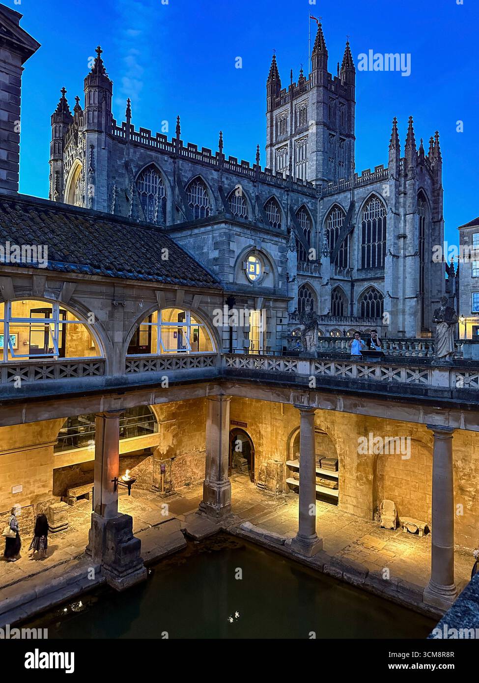 Bath abbey and roman baths in the evening in bath hi-res stock ...