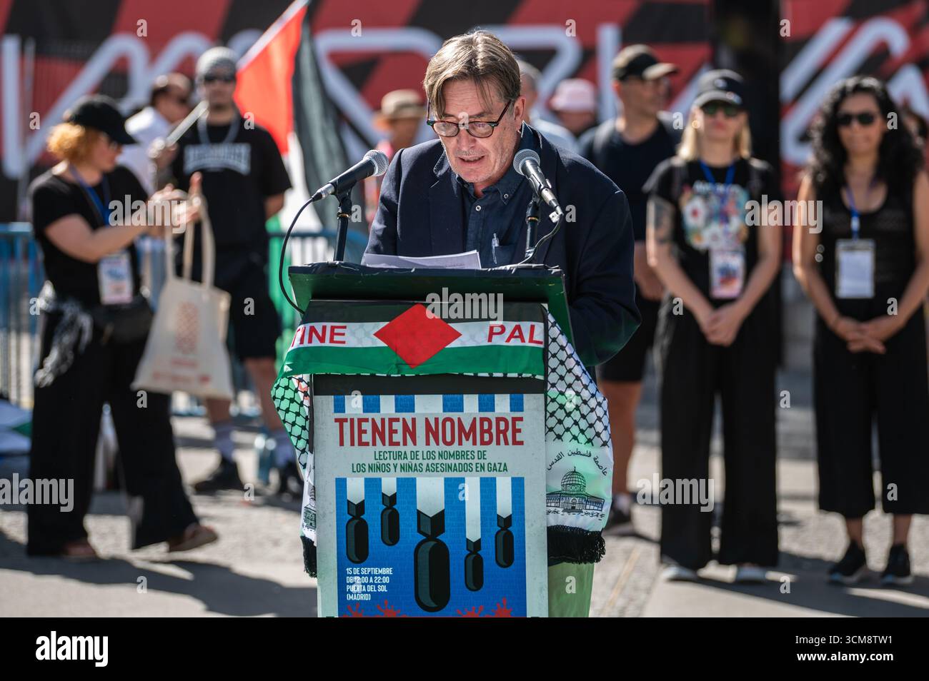 Madrid, Spain. 15th Sep, 2025. Writer and poet Luis García Montero is seen during a protest that the “Artists with Palestine” platform has organized, a 10-hour event at Puerta del Sol in which the names of the Palestine children killed in Gaza during the Israeli attacks are being read. Credit: Marcos del Mazo/Alamy Live News Stock Photo