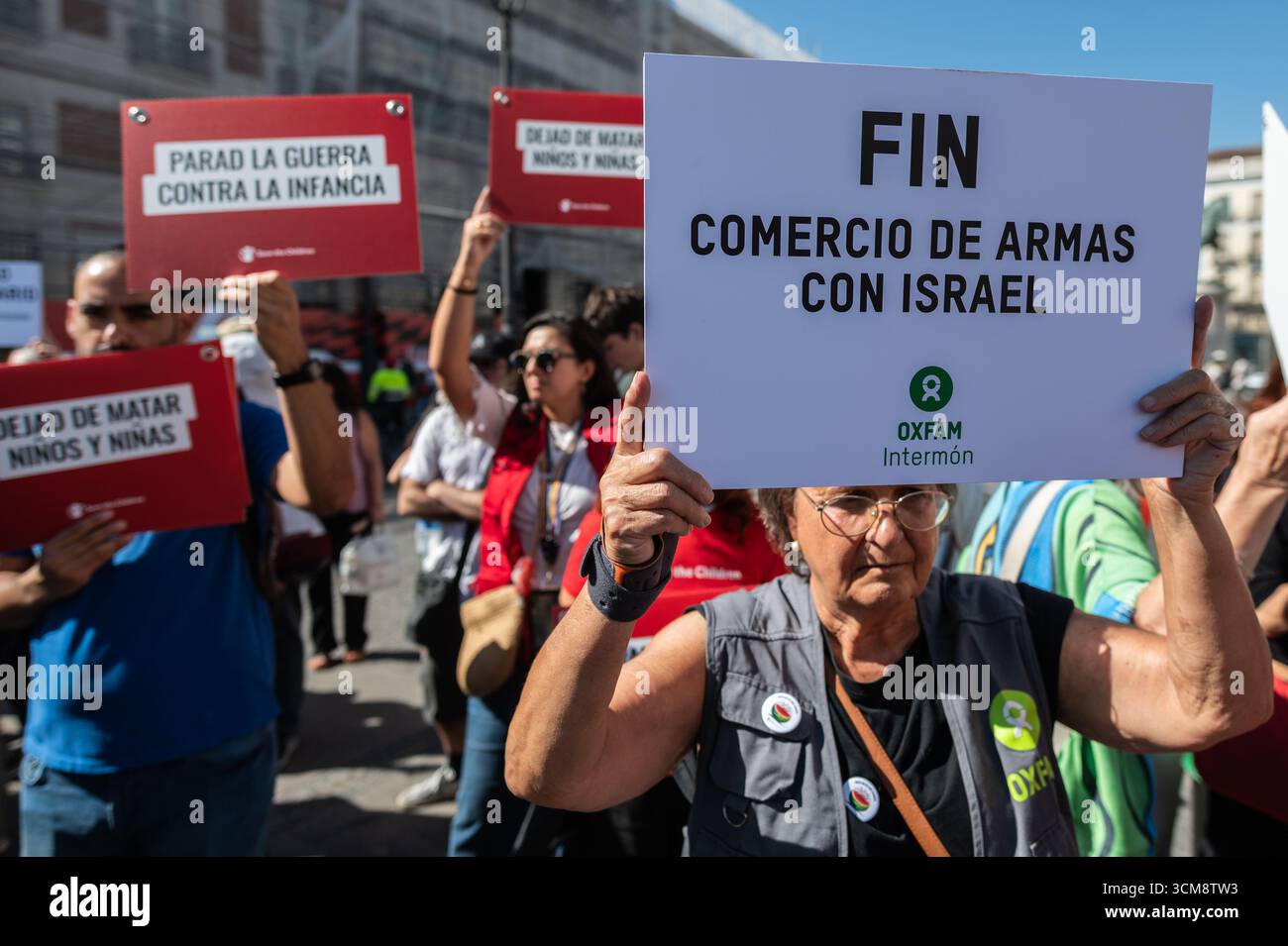 Madrid, Spain. 15th Sep, 2025. A group of activists carrying placards are seen during a protest that the “Artists with Palestine” platform has organized, a 10-hour event at Puerta del Sol in which the names of the Palestine children killed in Gaza during the Israeli attacks are being read. Credit: Marcos del Mazo/Alamy Live News Stock Photo