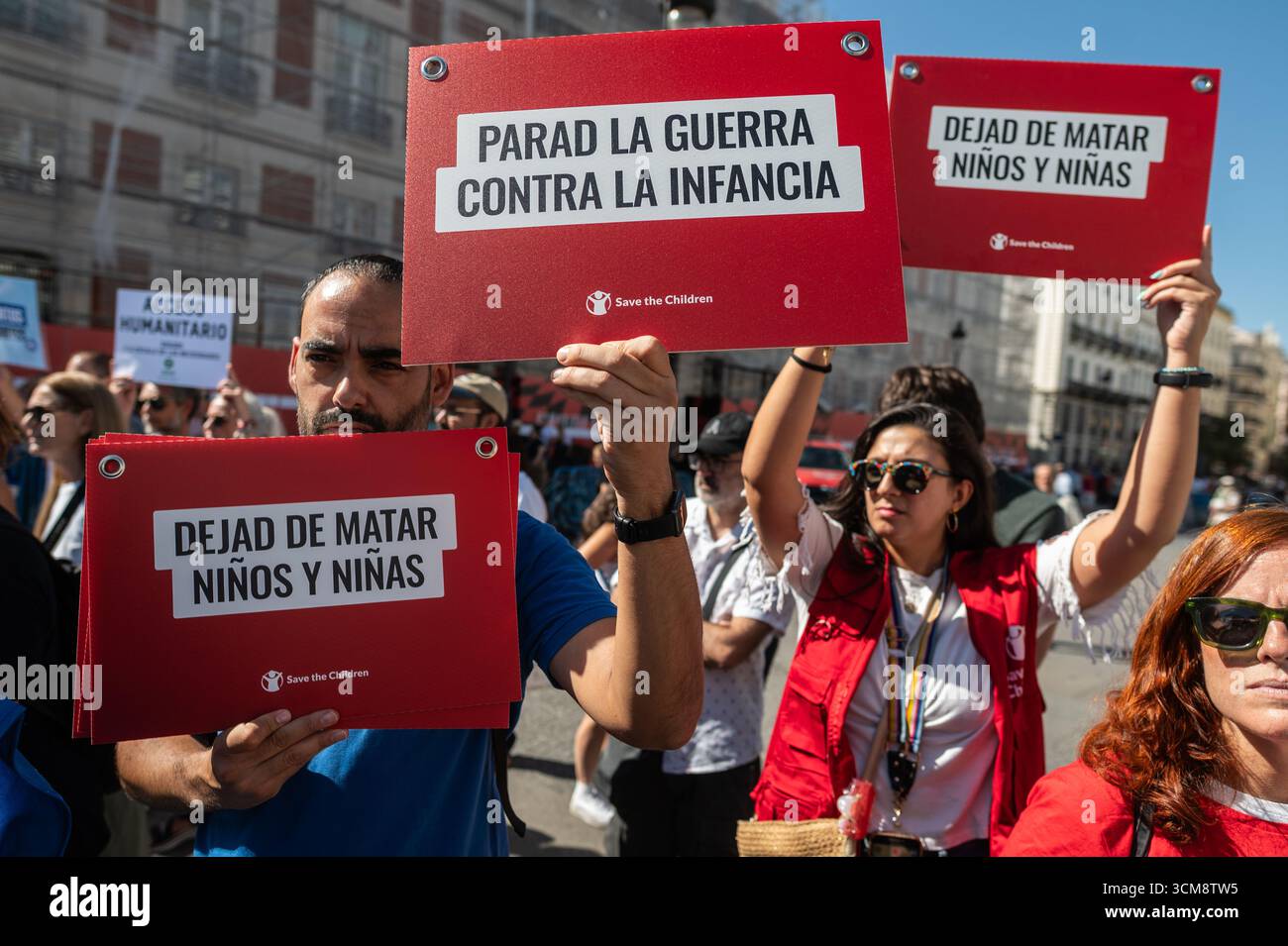 Madrid, Spain. 15th Sep, 2025. A group of activists carrying placards are seen during a protest that the “Artists with Palestine” platform has organized, a 10-hour event at Puerta del Sol in which the names of the Palestine children killed in Gaza during the Israeli attacks are being read. Credit: Marcos del Mazo/Alamy Live News Stock Photo