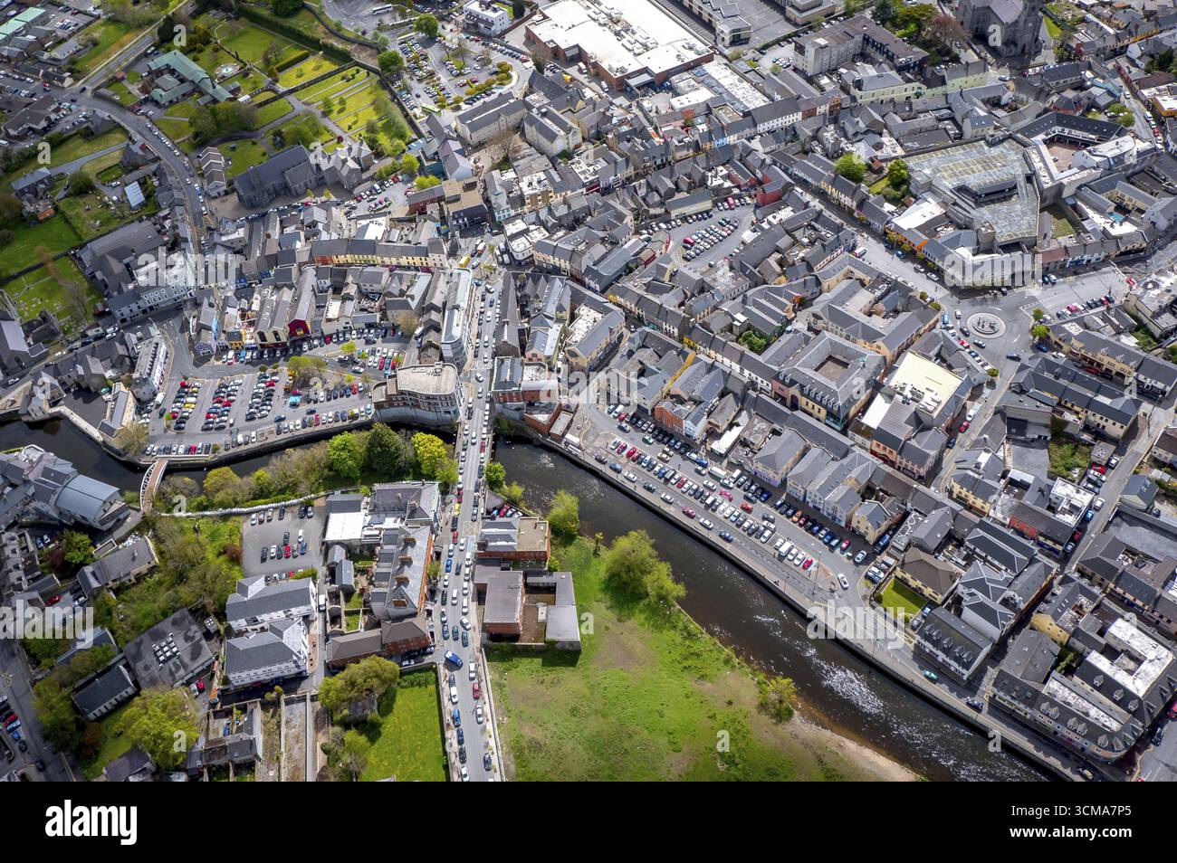 ennis-town-centre-with-fergus-river-ennis-old-town-ennis-county