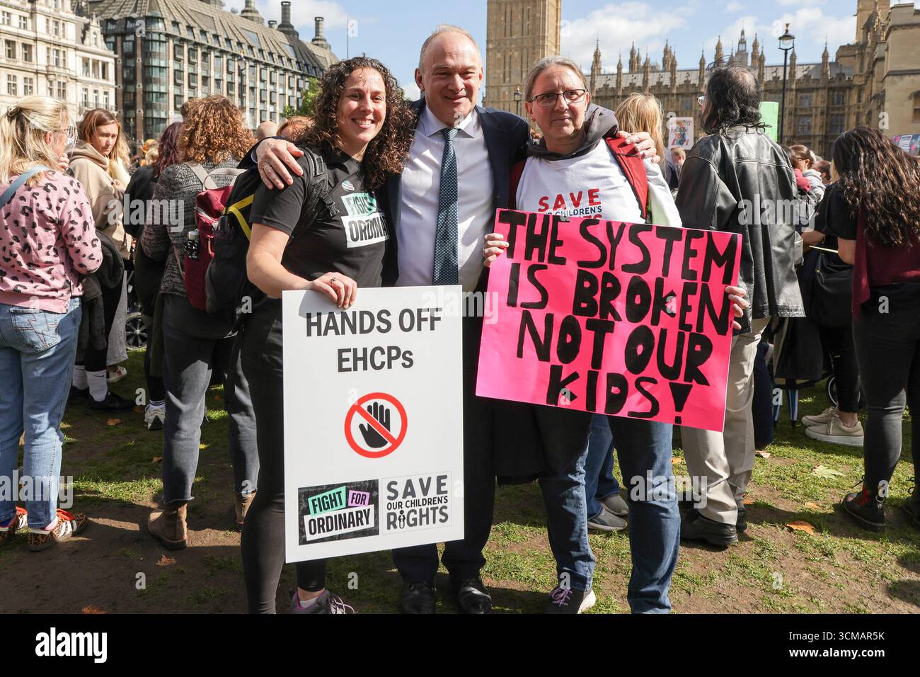 london-uk-15-sept-2025-liberal-democrat-leader-sir-ed-davey-poses