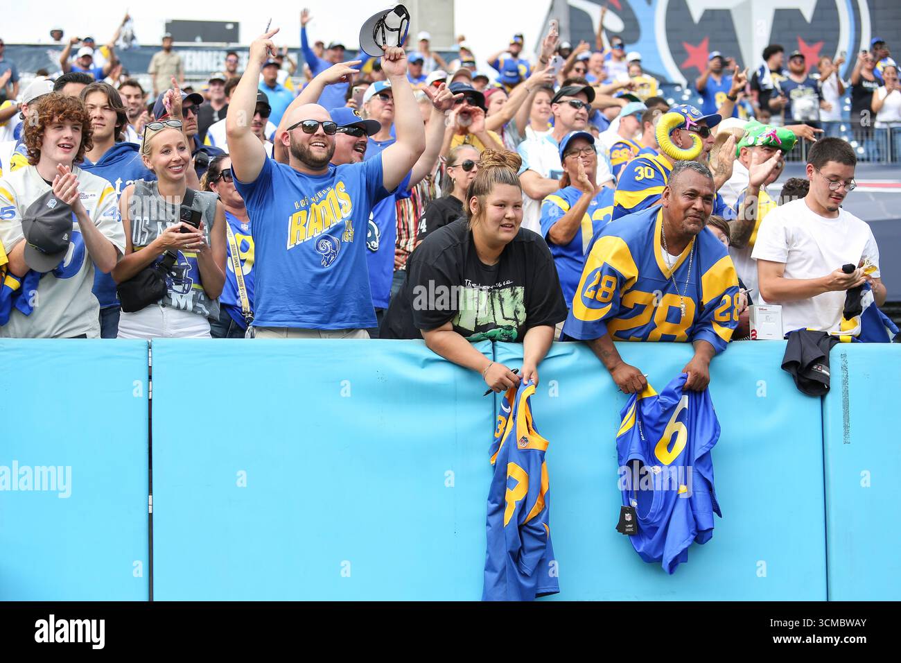 Los Angeles Rams cheer for their team after a 33-19 win over the ...