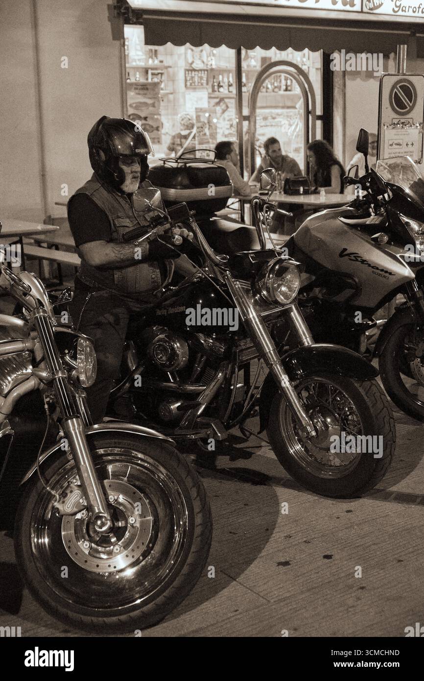 Harley davidson black and white hi-res stock photography and images - Page 14 - Alamy Harley davidson black and white hi-res stock photography and images - Page 14 - Alamy