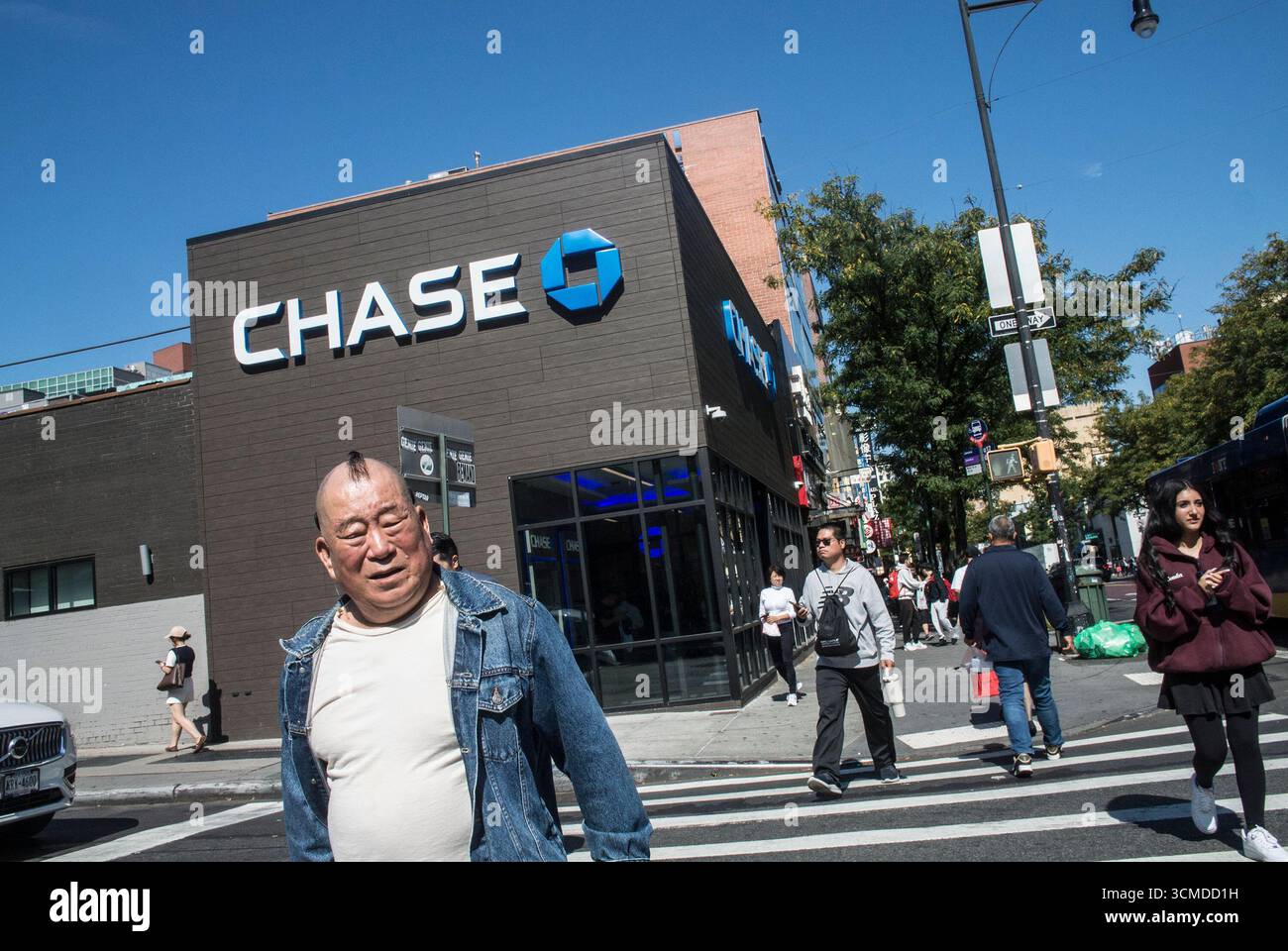 September 15, 2025, New York City, New York, USA: A Day In The Life: ChinaTown Flushing, Queens, New York.The original Queens Chinatown emerged in Flushing, initially as a satellite of the original Manhattan Chinatown, before evolving its own identity, surpassing in scale the original Manhattan Chinatown. Flushing Chinatown, or Mandarin Town Flushing in Flushing, is one of the largest and fastest-growing ethnic Chinese enclaves outside Asia, as well as within New York City itself. Flushing Chinatown is in Main Street and the area to its west, particularly along Roosevelt Avenue, has become the Stock Photo