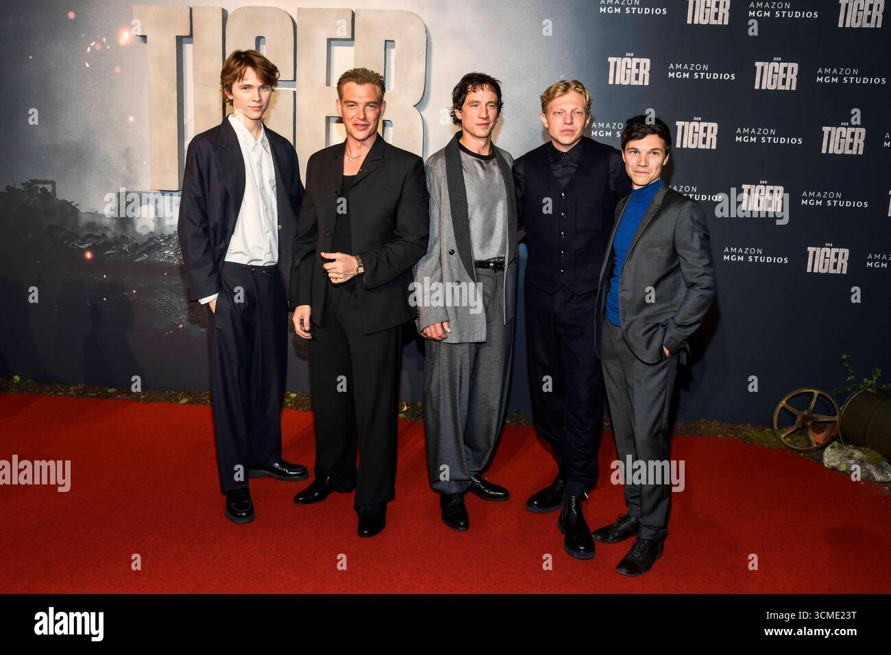 Abb Yoran Leicher David Sch Tter Laurence Rupp Dennis Gansel Abb Yoran Leicher David Schtter Laurence Rupp Dennis Gansel Leonhard Kunz Und Sebastian Urzendowsky Zu Gast Auf Dem Roten Teppich Bei Der Welt Premiere Des Amazon Films Der Tiger Im Kino In Der Berlin Am 15092025 Abb Yoran Leicher David Schtter Laurence Rupp Dennis Gansel Leonhard Kunz And Sebastian Urzendowsky As Guests On The Red Carpet At The World Premiere Of The Amazon Film The Tiger At The Cinema In The Berlin On 15 09 2025 3CME23T 
