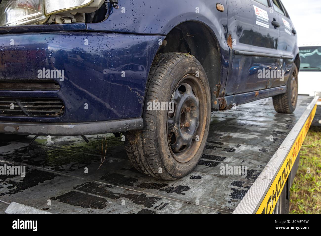 Car bumper damaged hi-res stock photography and images - Alamy