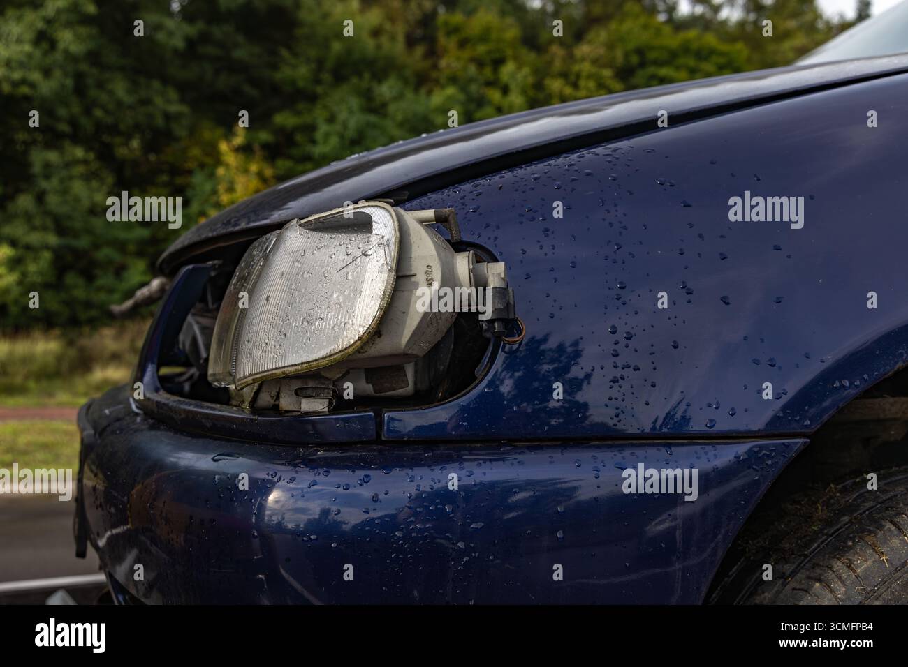 Car bumper damaged hi-res stock photography and images - Alamy