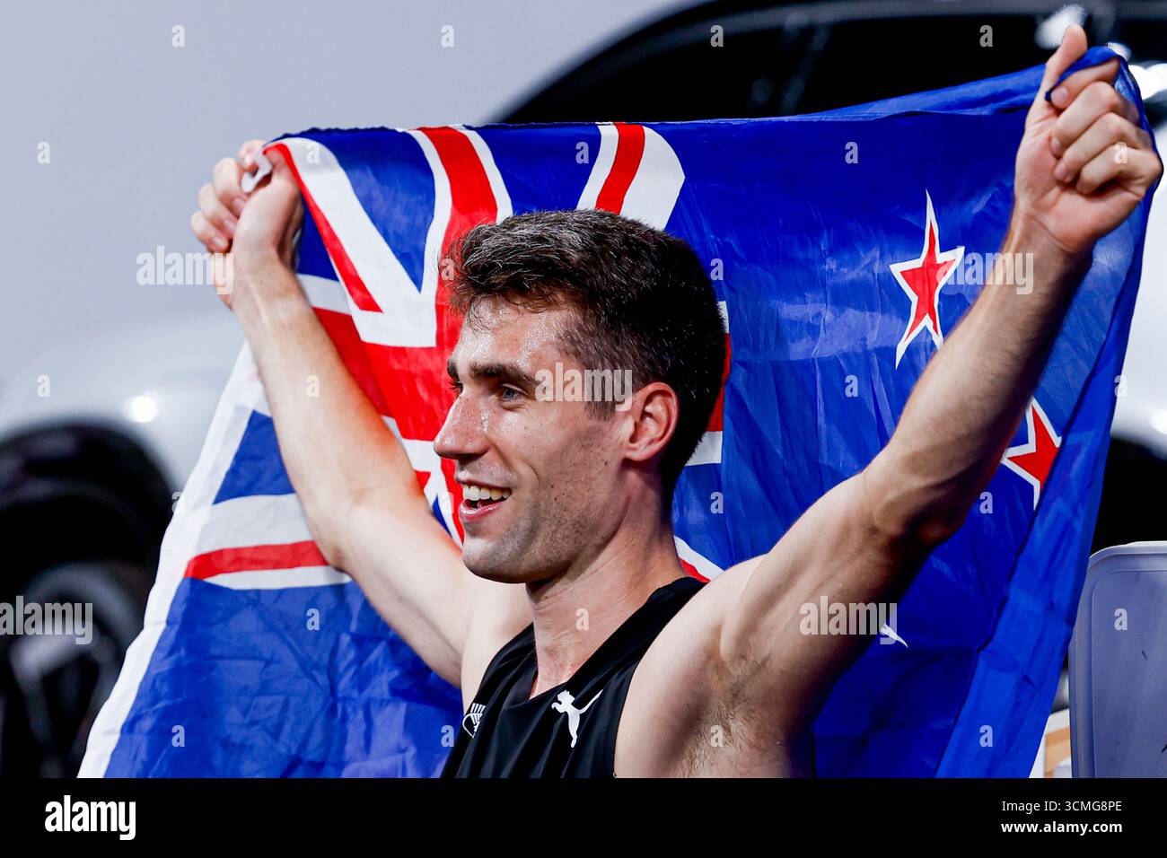 winner Hamish Kerr of New Zealand celebrating and holding flag after ...