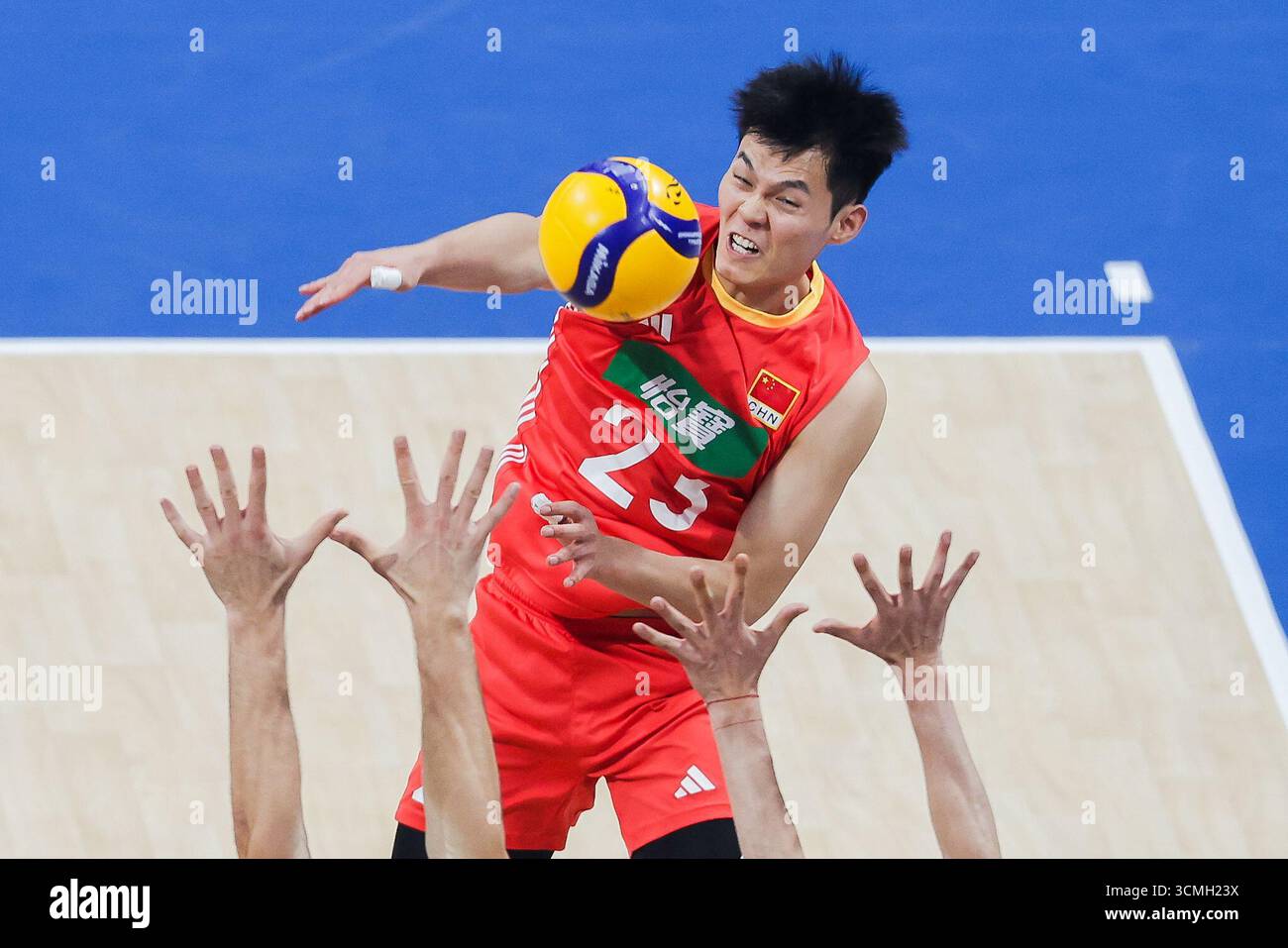 (250916) -- PASAY CITY, Sept. 16, 2025 (Xinhua) -- Wang Bin of China ...