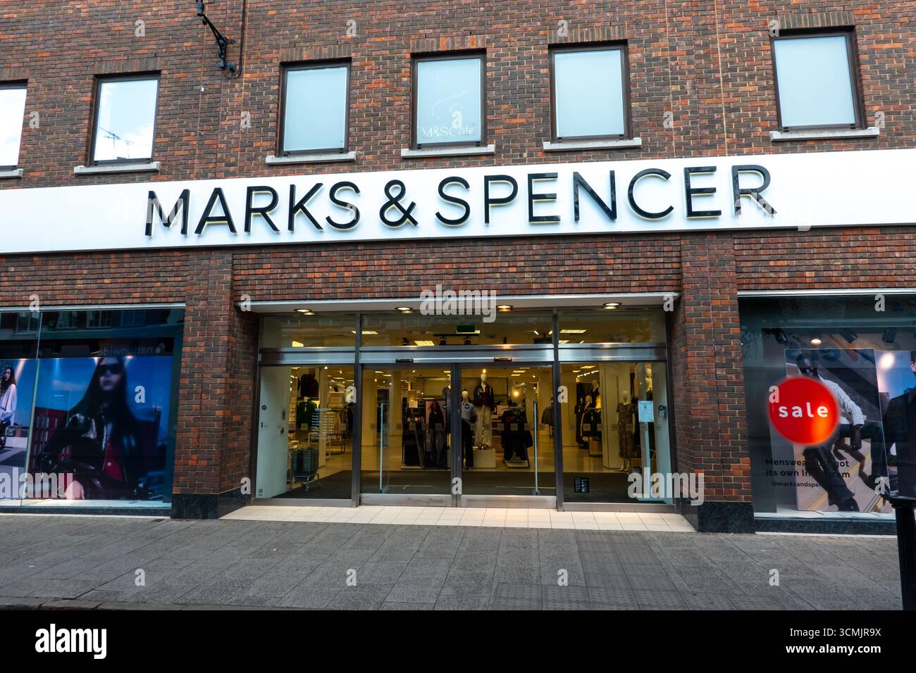 Front store display hi-res stock photography and images - Alamy
