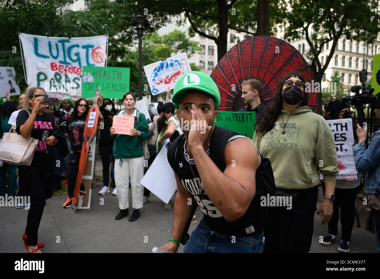 Supporters of luigi mangione hires stock photography and images Alamy
