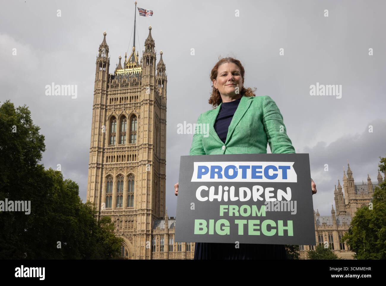 EMBARGOED TO 0001 THURSDAY SEPTEMBER 18 EDITORIAL USE ONLY Arabella Skinner, from Healthcare Professionals for Safer Screens, outside Parliament in London to support the 'Robbed: Big Tech's Little Victim's' campaign launched by the National Education Union, which calls on the government to raise the age of digital consent to 16 to help prevent social media companies from exploiting children. Issue date: Thursday September 18, 2025. Stock Photo