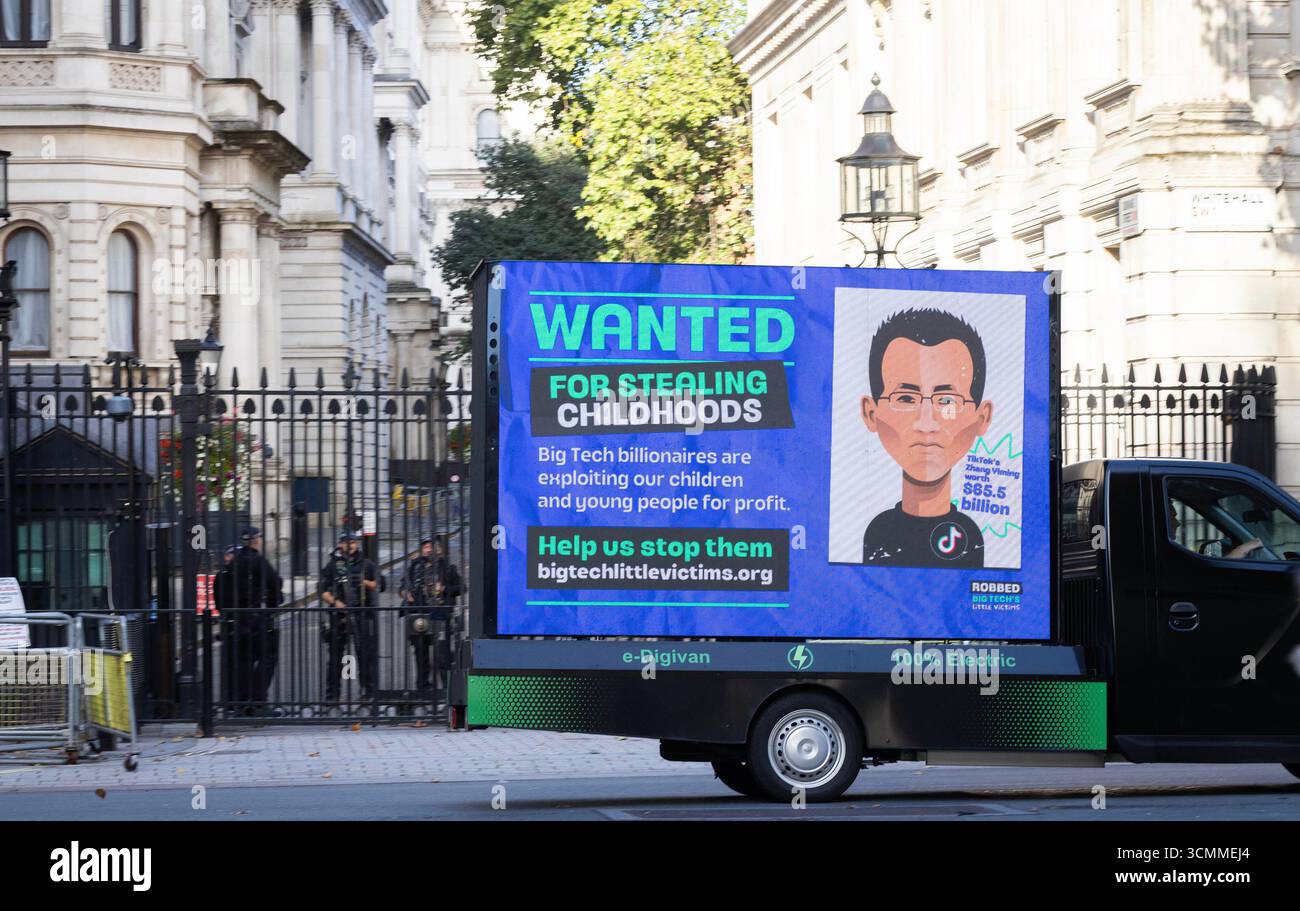 EMBARGOED TO 0001 THURSDAY SEPTEMBER 18 EDITORIAL USE ONLY General view of a digital LED ad van driving through London, displaying a 'wanted' poster of TikTok Founder, Zhang Yiming, as part of the 'Robbed: Big Tech's Little Victim's' campaign launched by the National Education Union, which is calling on the government to raise the age of digital consent to 16 to help prevent social media companies from exploiting children. Issue date: Thursday September 18, 2025. Stock Photo
