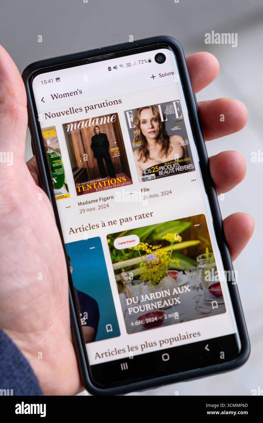 Consultation of women's magazines on the Cafeyn online press application. Screen with Madame Figaro and Elle magazines Stock Photo