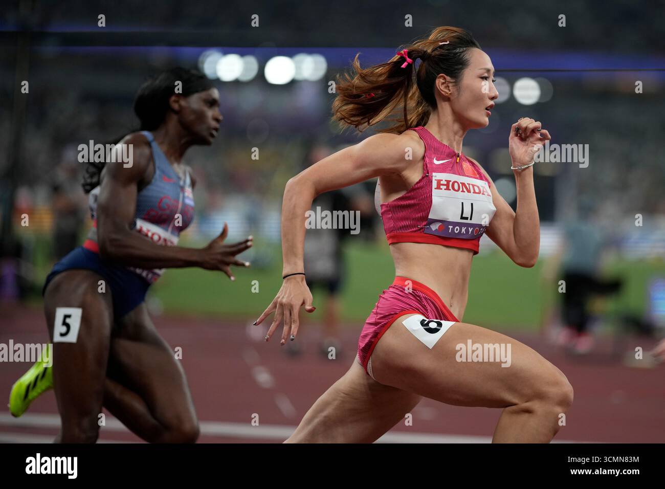 China's Li Yuting competes in the women's 200 meters heats at the World ...