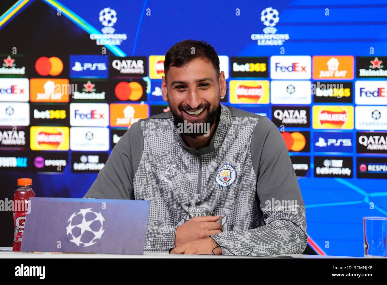 Donnarumma hi-res stock photography and images - Alamy